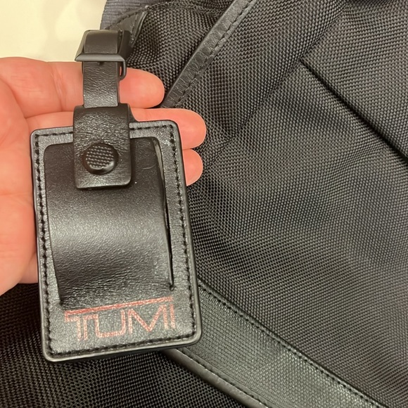 Tumi Alpha 2 Messanger Style Expandable Laptop Bag - Picture 11 of 16